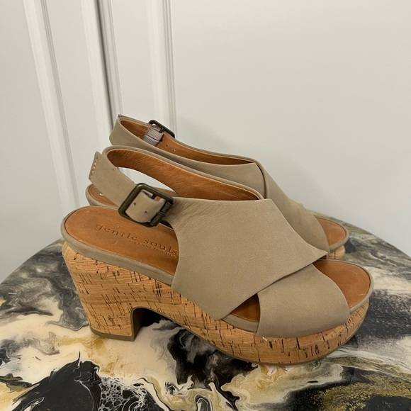 Gentle Souls by Kenneth Cole Paulina Platform Sandal - Picture 3 of 9